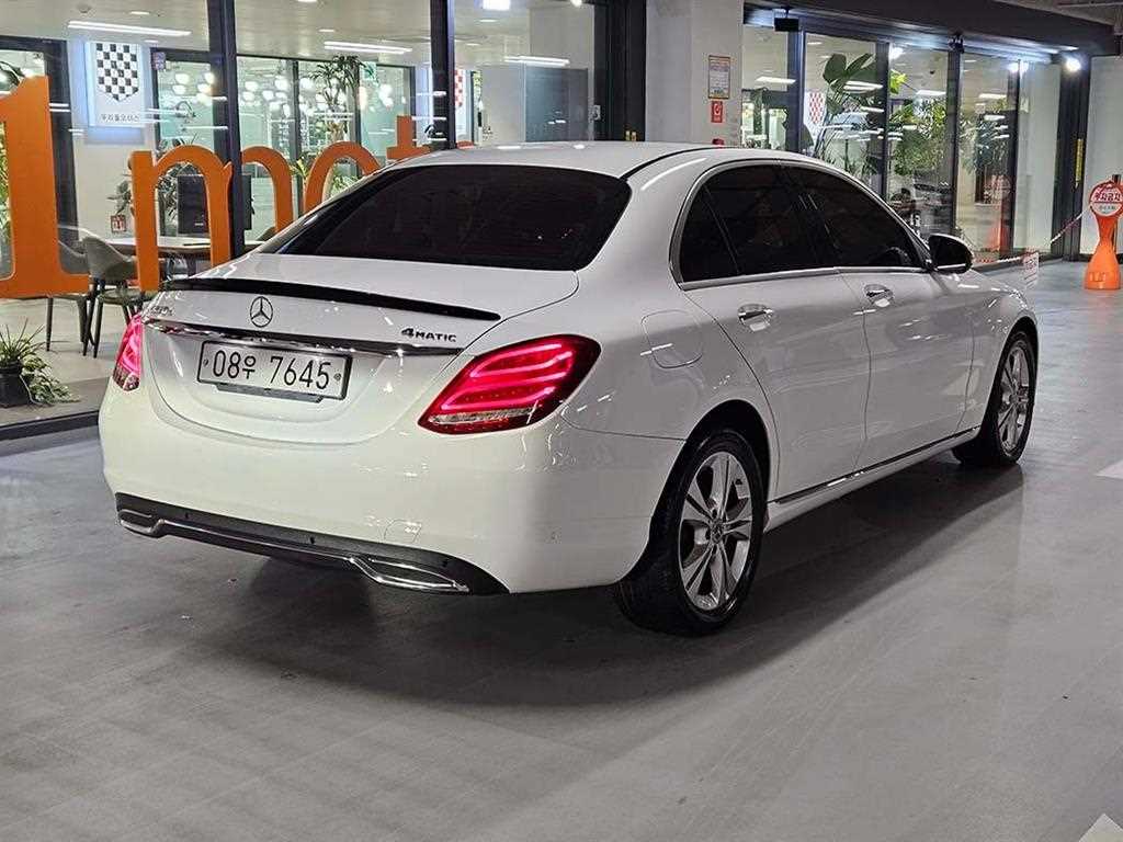 Mercedes Benz C Class - Vista 4