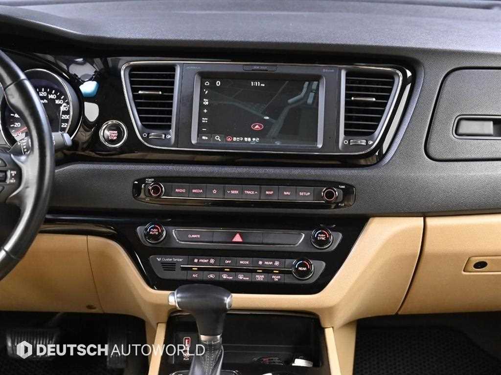 KIA Carnival - Vista 10