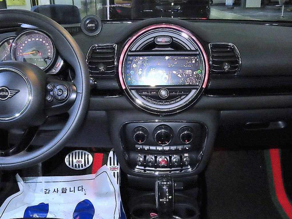 Mini Clubman - Vista 11
