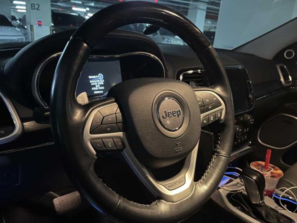 Jeep Cherokee - Vista 6