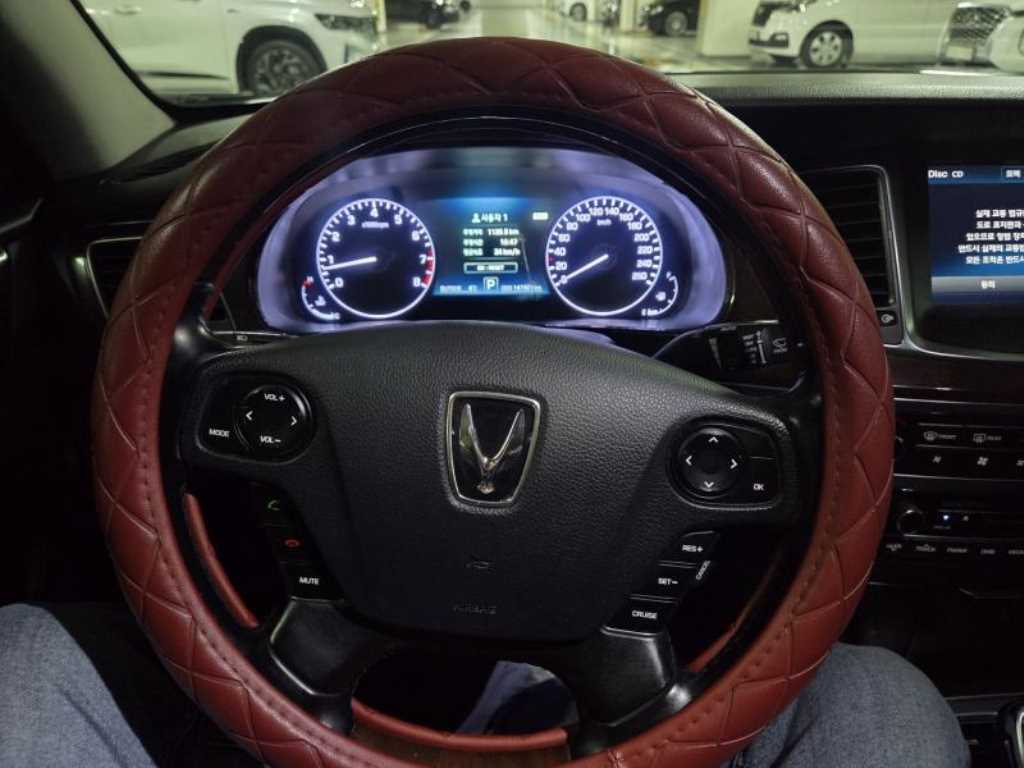 HYUNDAI Equus - Vista 5