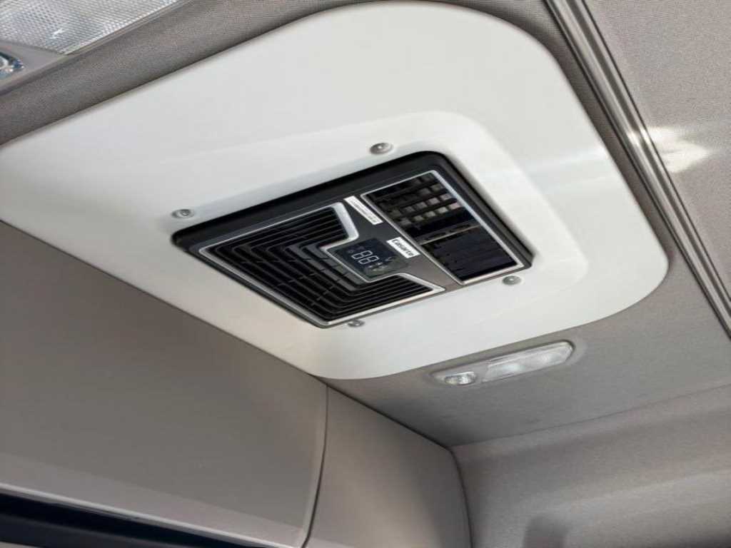 medium and large cargo truck - Vista 11