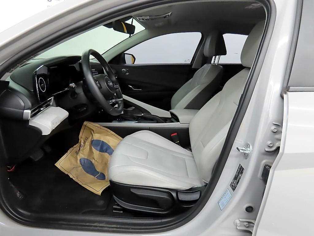 HYUNDAI Avante - Vista 5