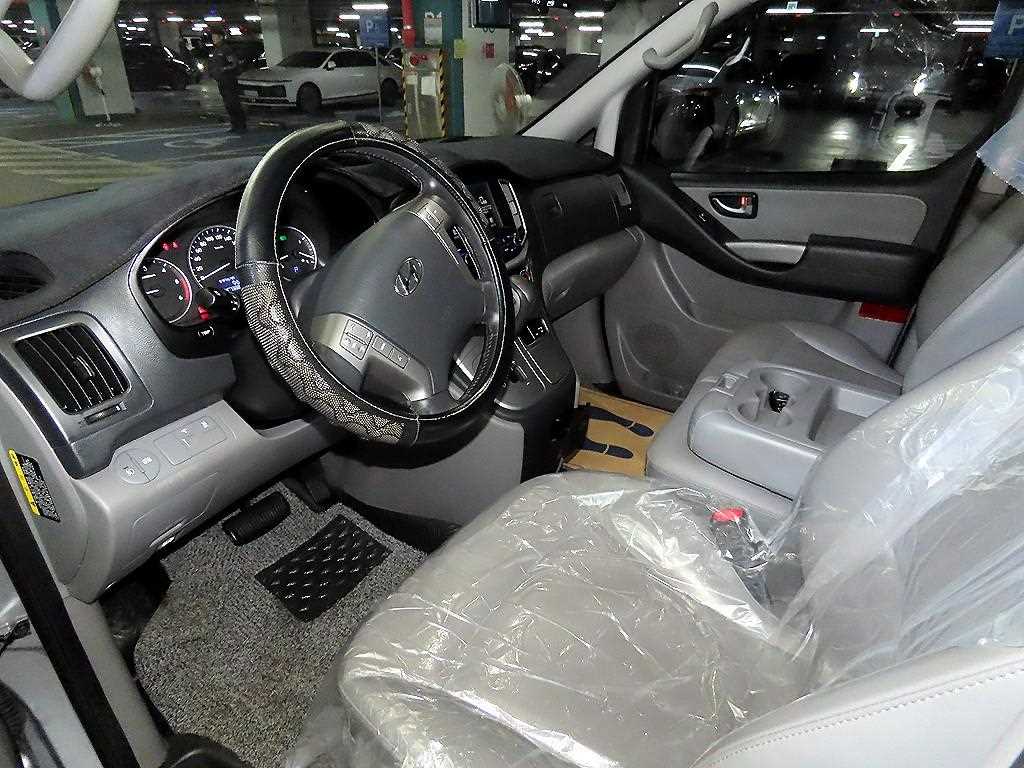 HYUNDAI Starex - Vista 6