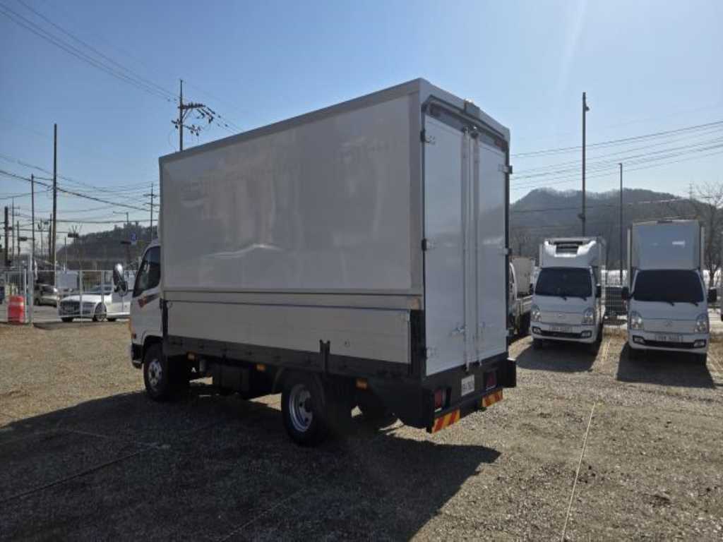 medium and large cargo truck - Vista 7