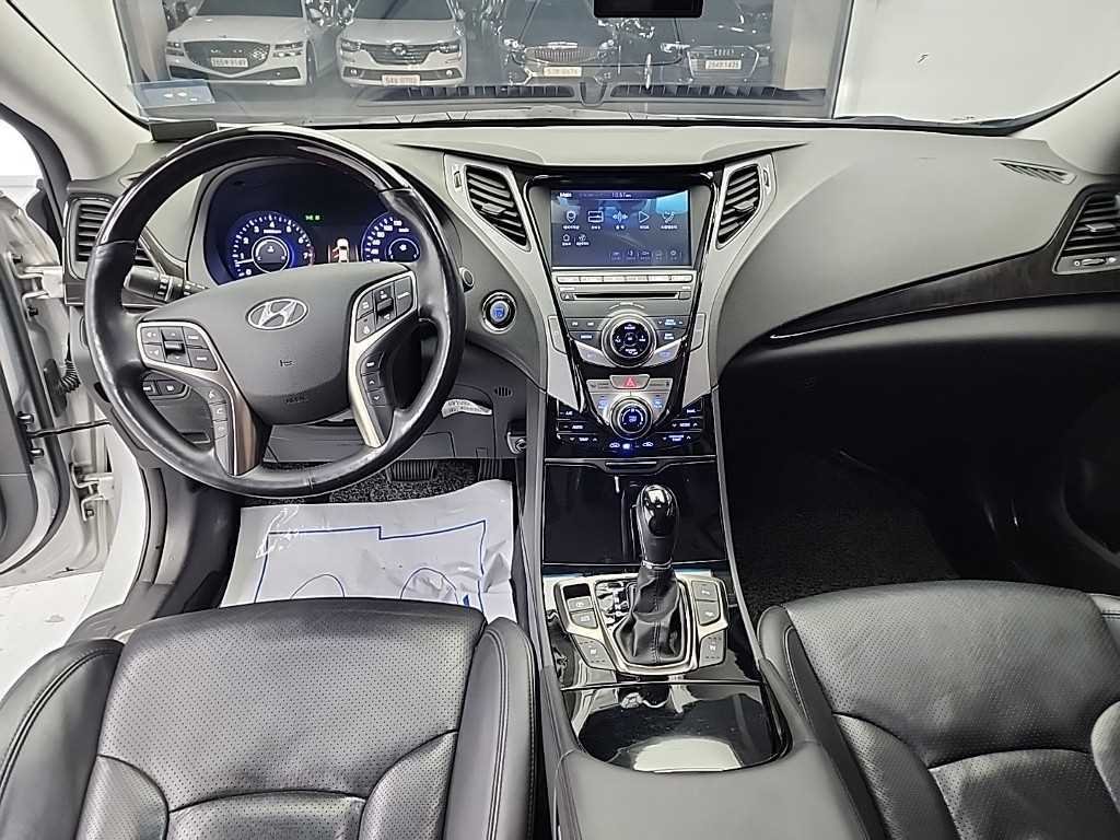 HYUNDAI Grandeur - Vista 7