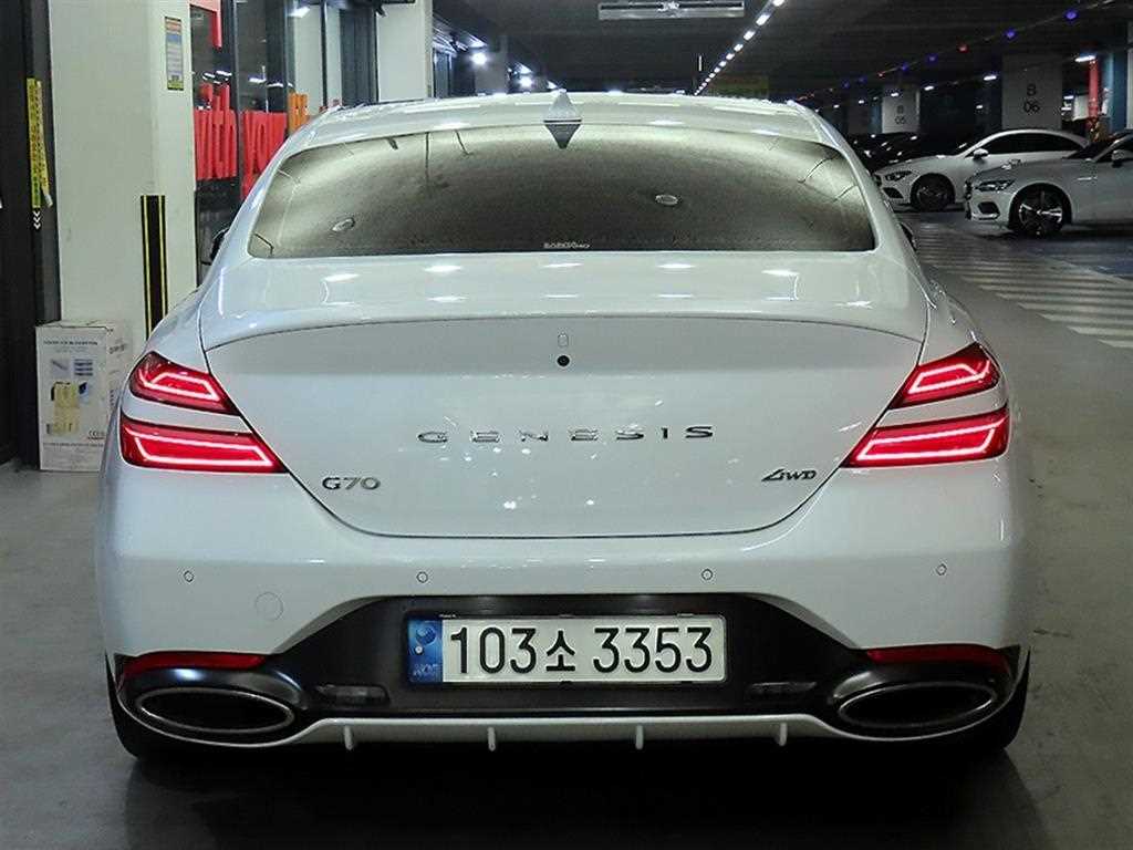 Genesis G70 - Vista 5