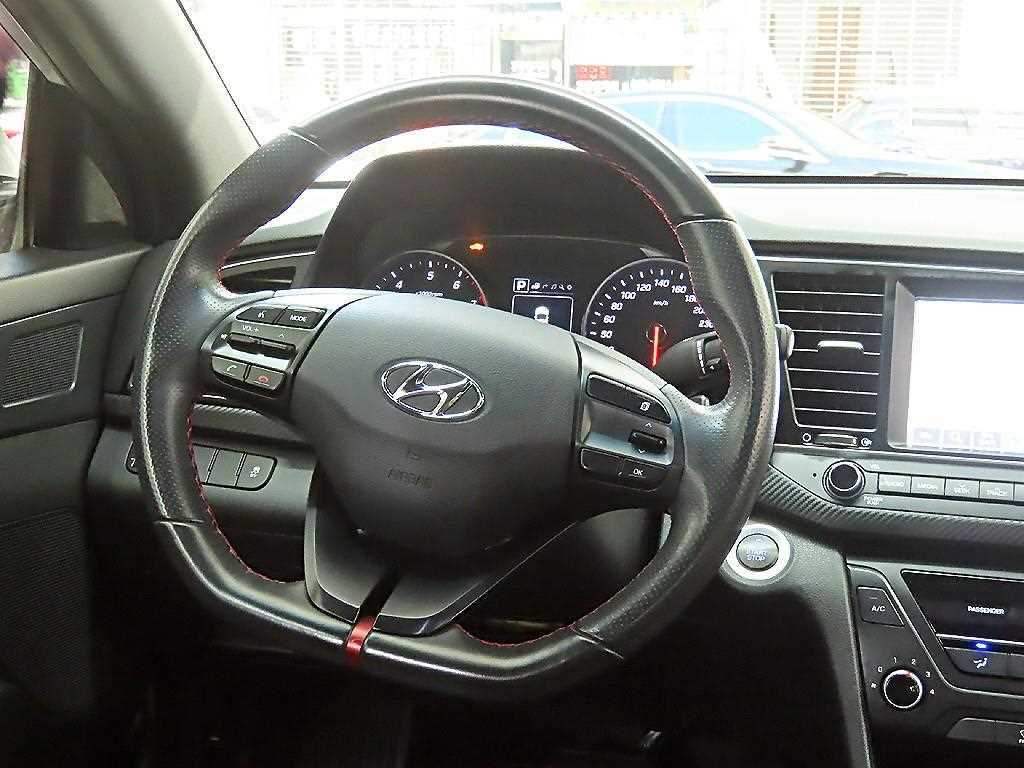 HYUNDAI Avante 2018 Blanco - Importación desde Corea - HF Imports Iquique - Foto 18