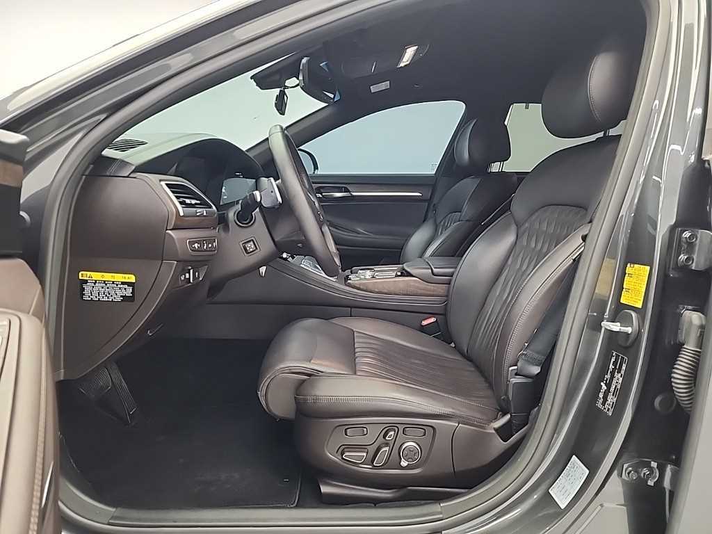 Genesis G90 - Vista 11