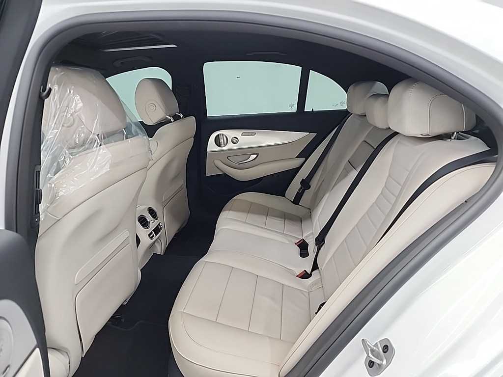 Mercedes Benz E class - Vista 12