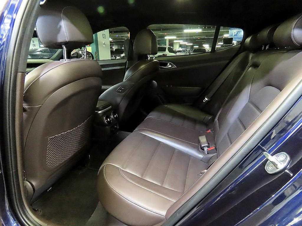 KIA Stinger - Vista 7