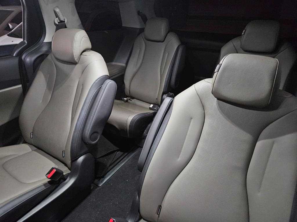 KIA Carnival - Vista 7