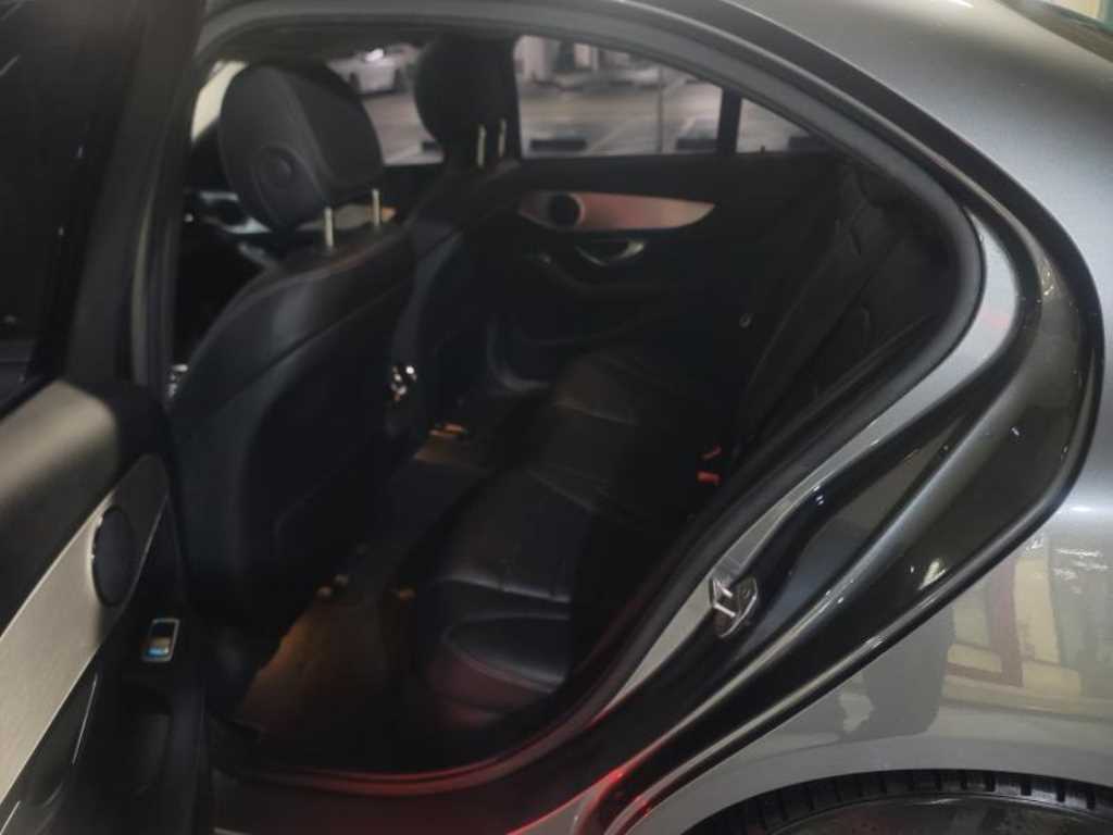 Mercedes Benz C Class - Vista 4