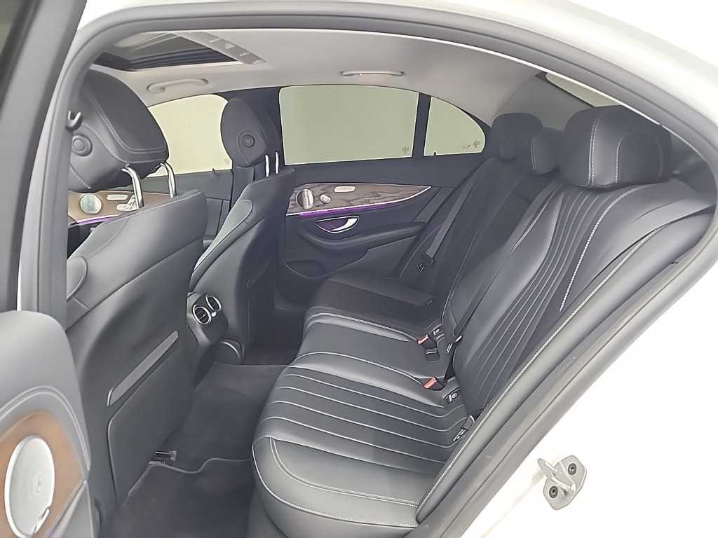 Mercedes Benz E class - Vista 12