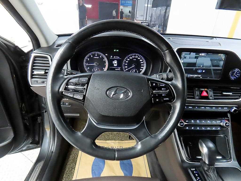 HYUNDAI Grandeur - Vista 9