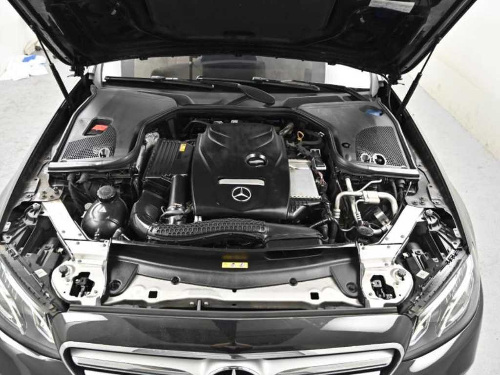 Mercedes Benz E class - Vista 6