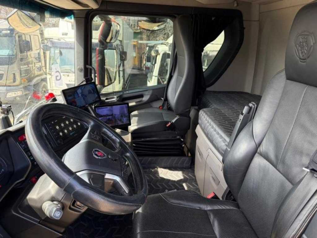 medium and large cargo truck - Vista 6