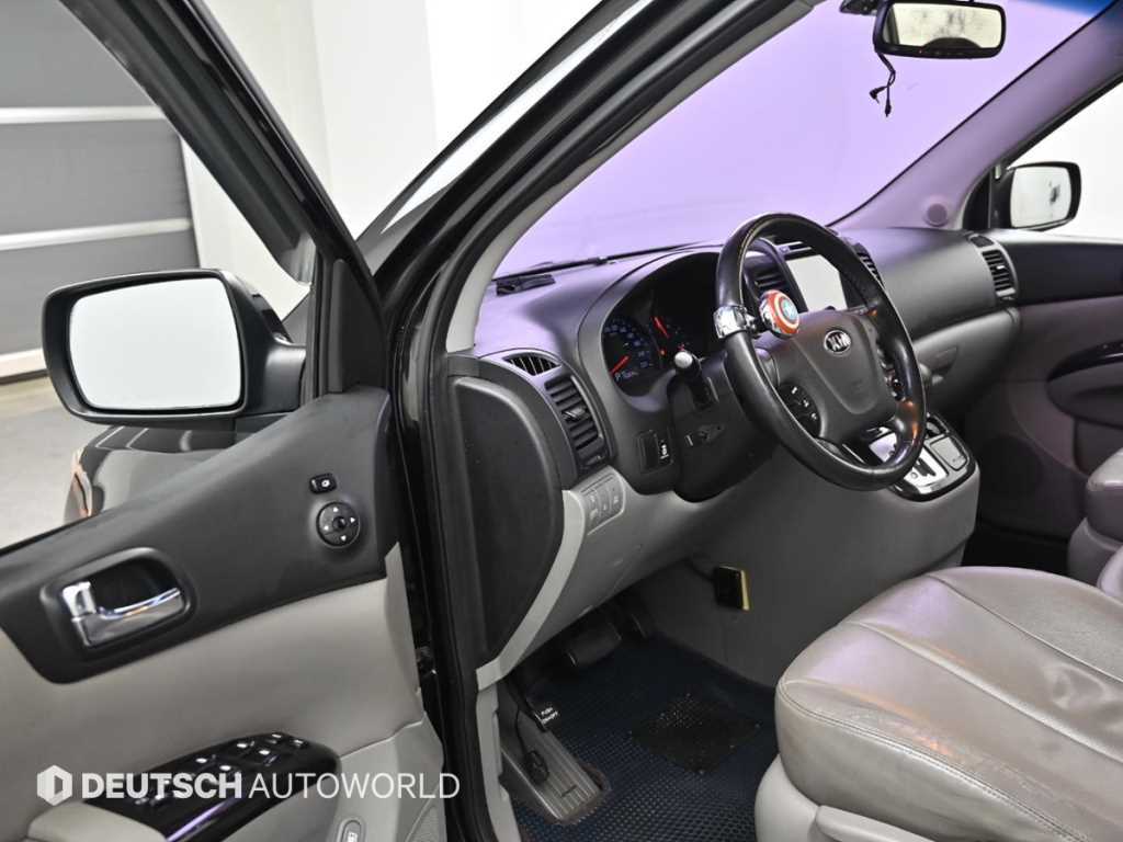 KIA Carnival - Vista 11
