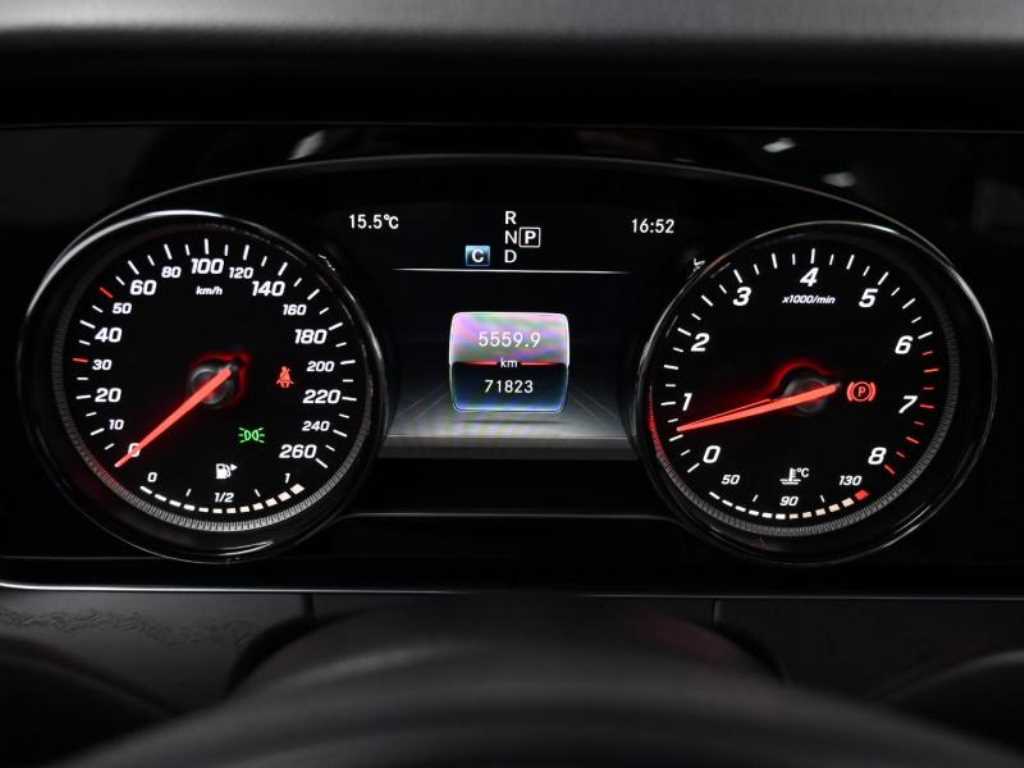 Mercedes Benz E class - Vista 8