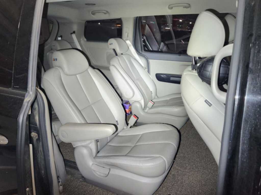 KIA Carnival - Vista 10