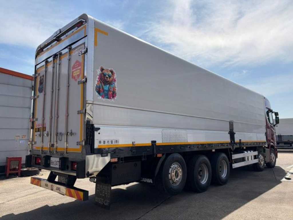 medium and large cargo truck - Vista 4