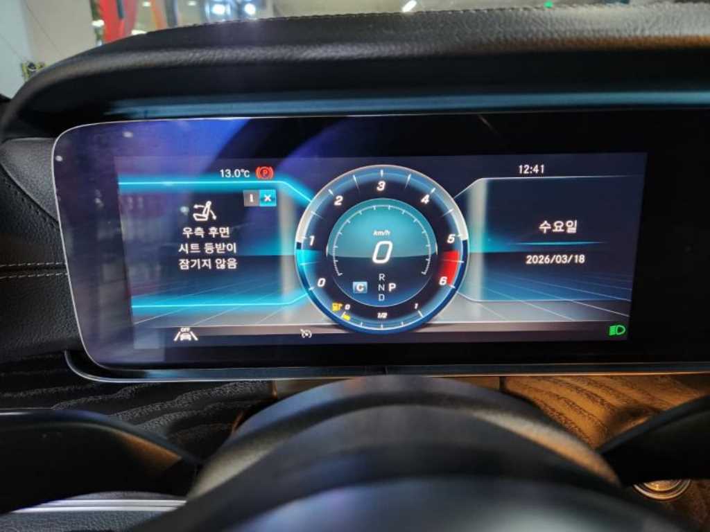 Mercedes Benz E class - Vista 8