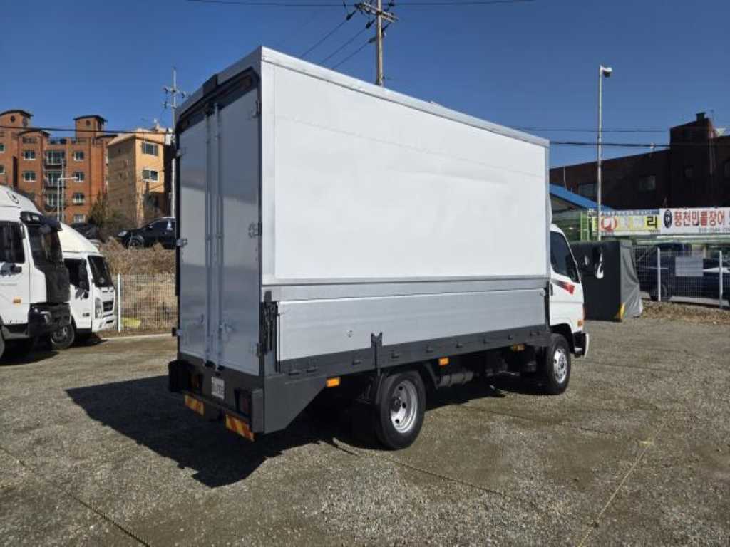 medium and large cargo truck - Vista 6