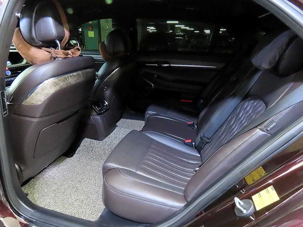 Genesis G90 - Vista 11