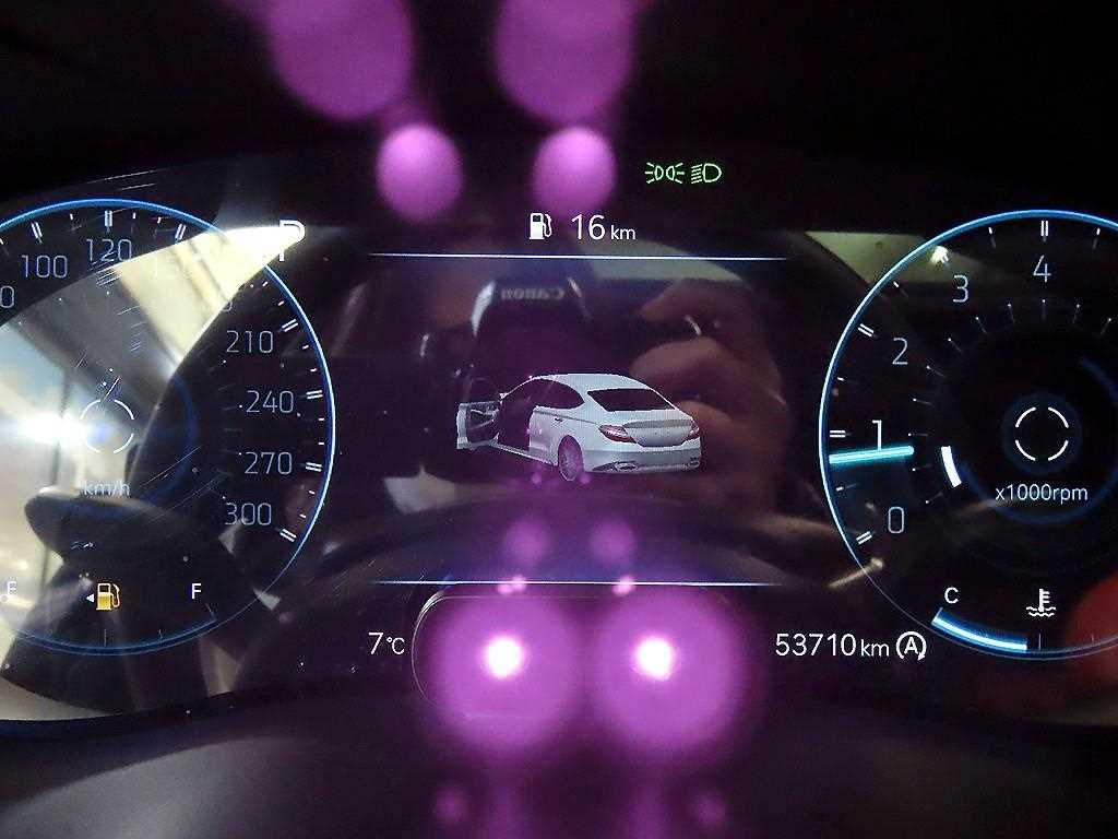 Genesis G70 - Vista 9