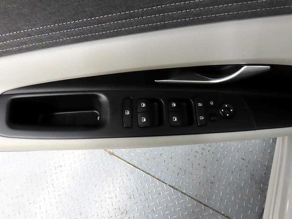 HYUNDAI Avante - Vista 11