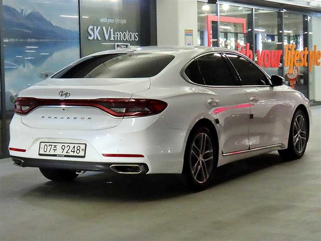 HYUNDAI Grandeur - Vista 5