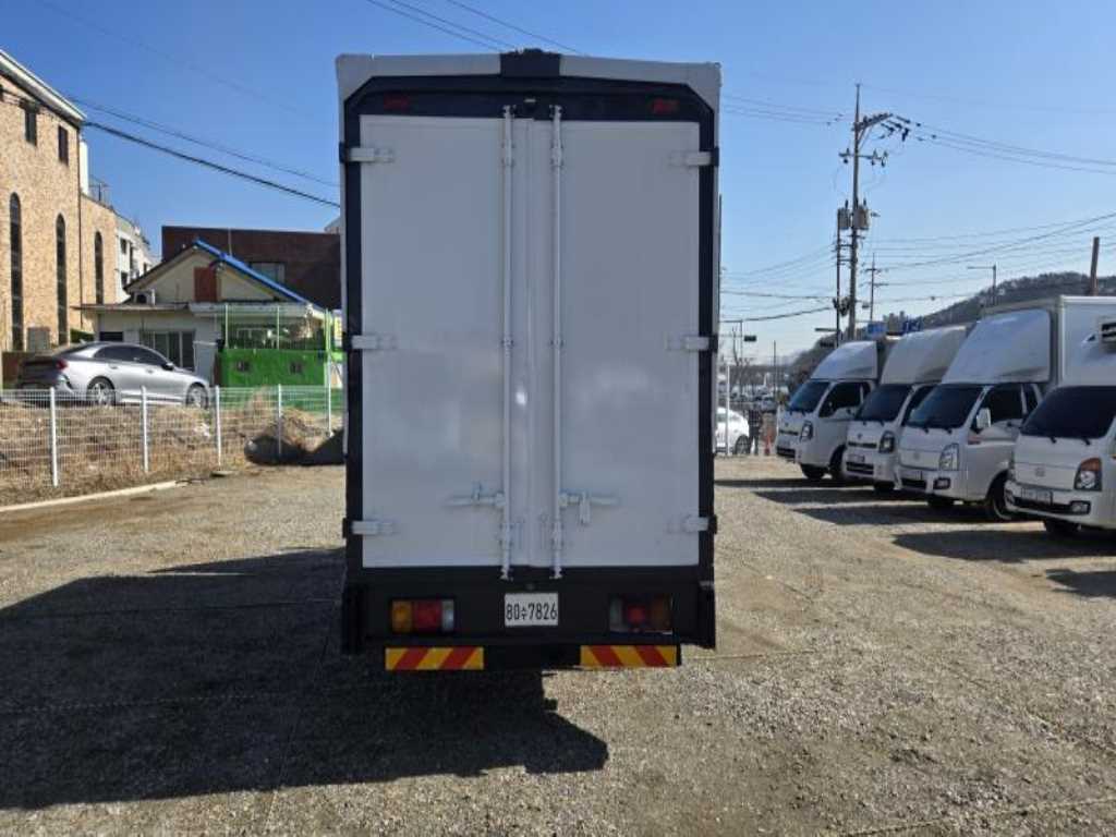 medium and large cargo truck - Vista 8