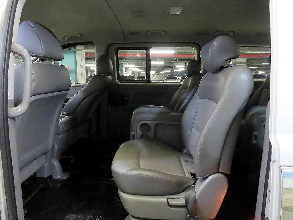 HYUNDAI Starex - Vista 7