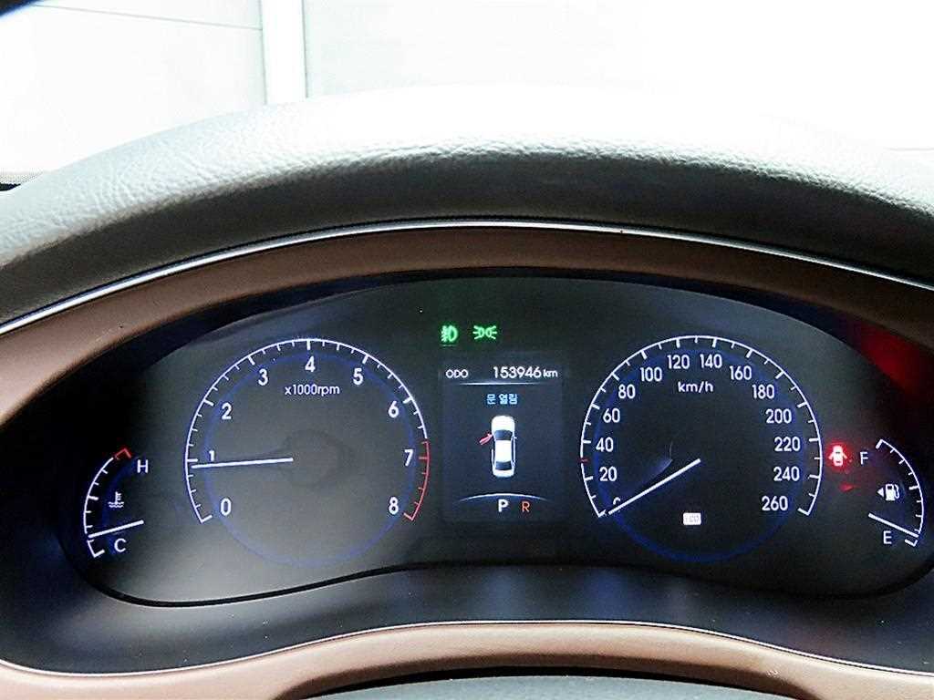 HYUNDAI Genesis - Vista 8