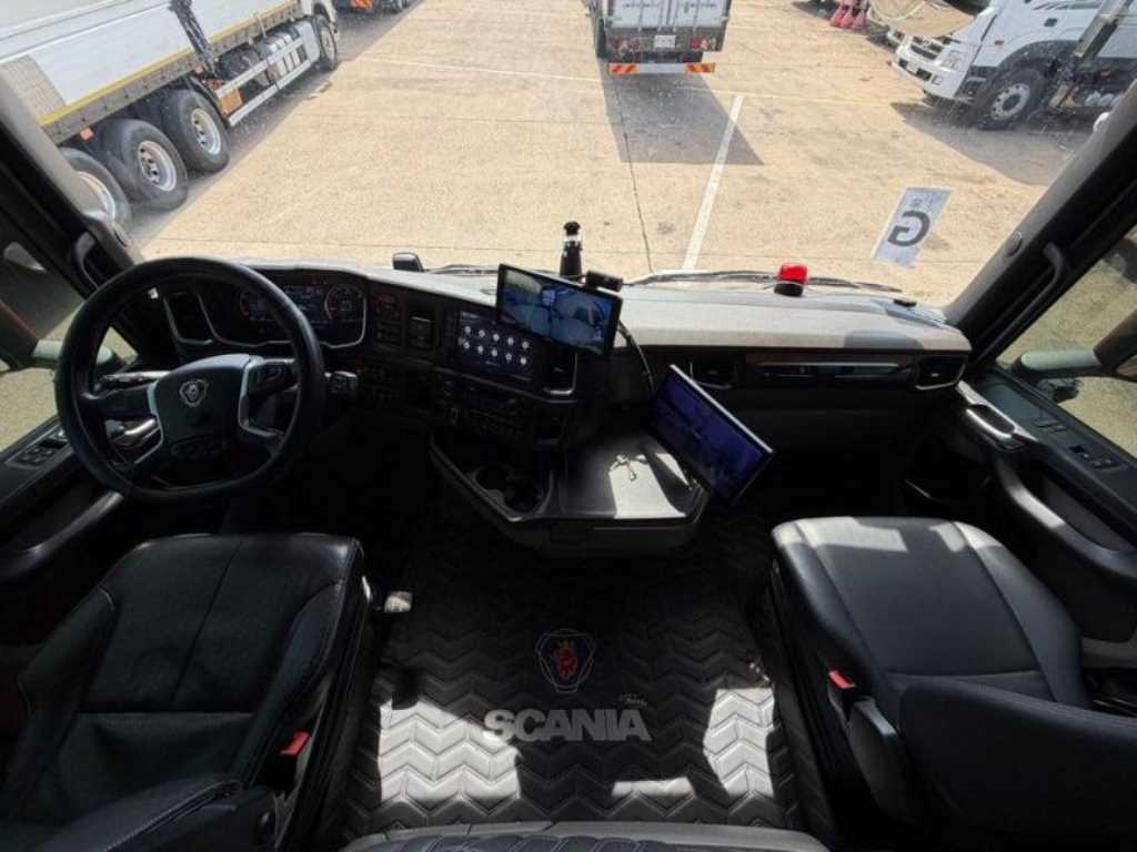 medium and large cargo truck - Vista 5