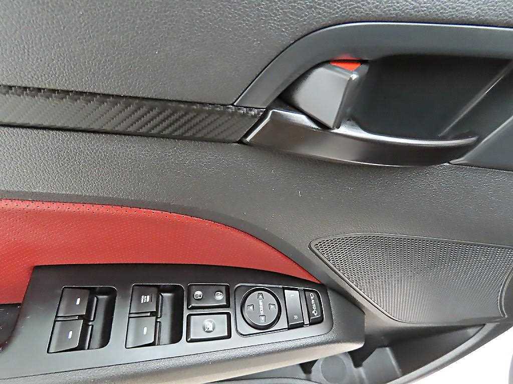 HYUNDAI Avante - Vista 9