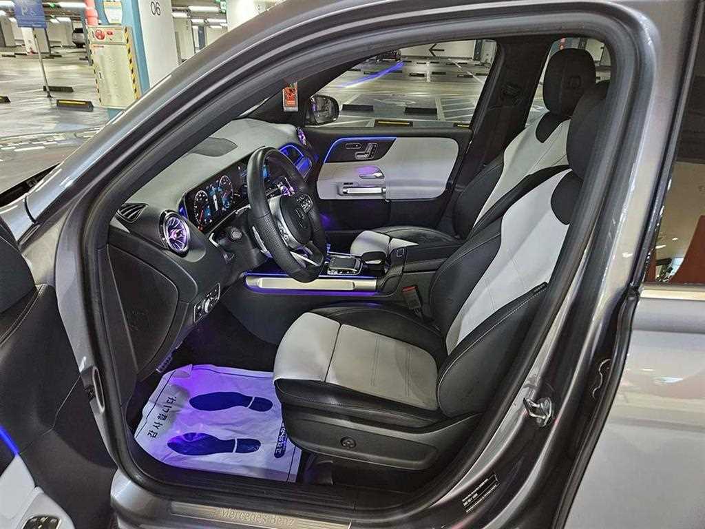 Mercedes Benz GLB Class - Vista 9