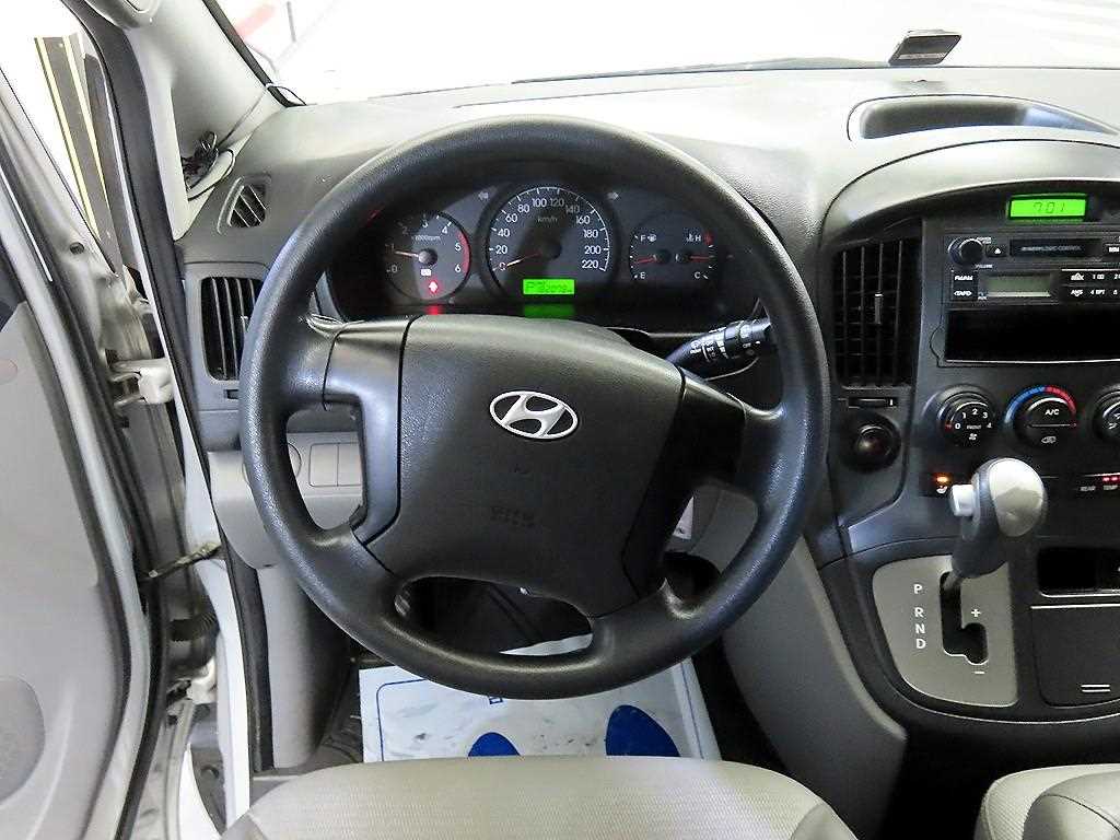 HYUNDAI Starex - Vista 9
