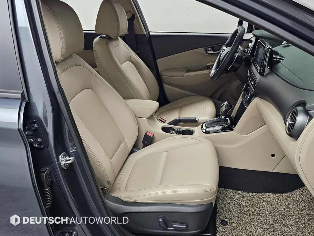 HYUNDAI Kona - Vista 10