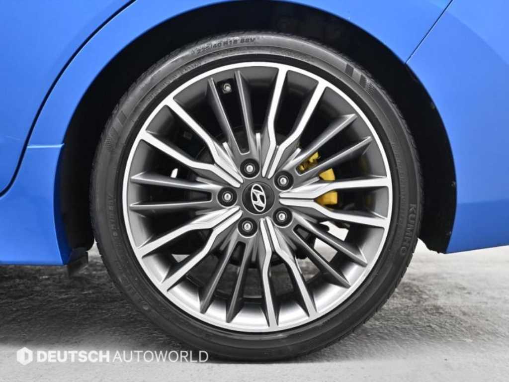 HYUNDAI Avante - Vista 5