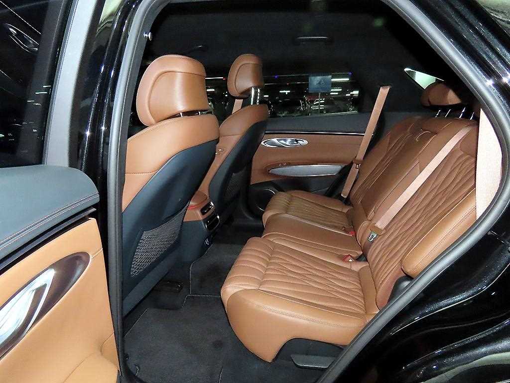 Genesis GV70 - Vista 7