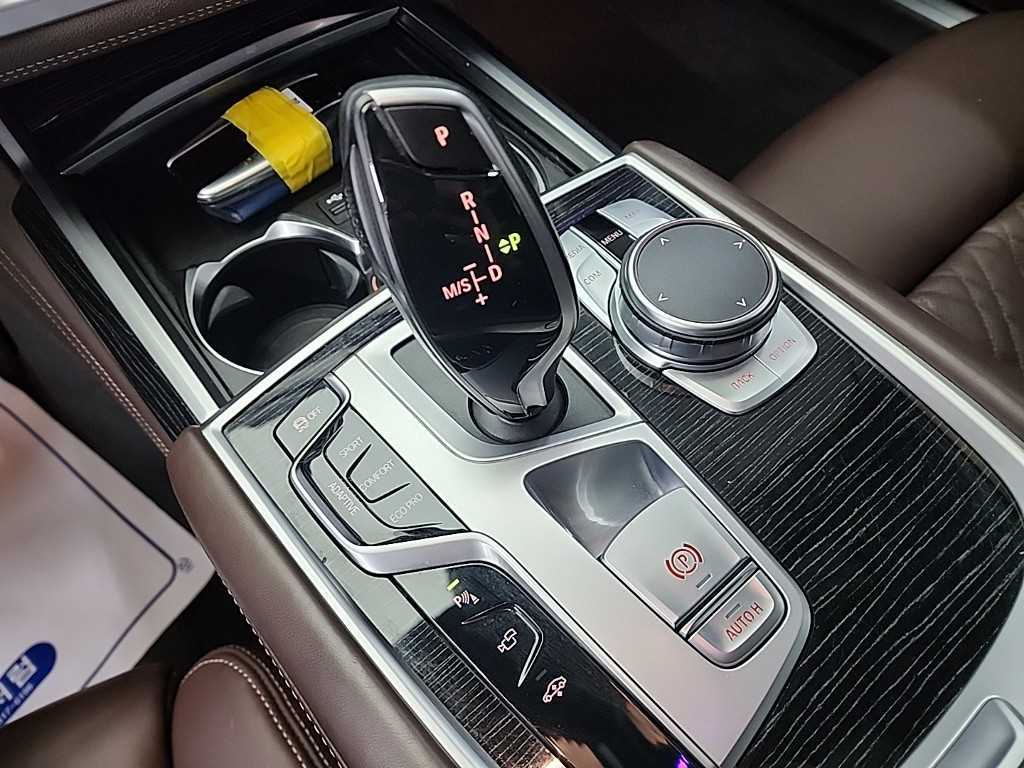 BMW 7 Series - Vista 8