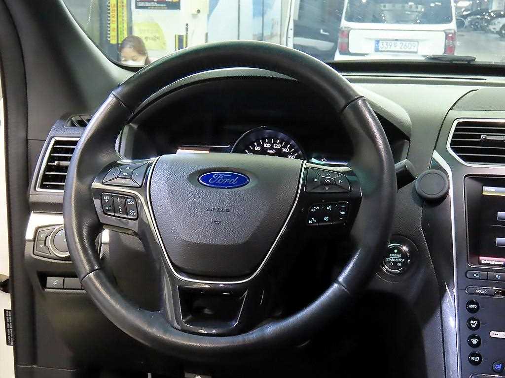 Ford Explorer - Vista 8