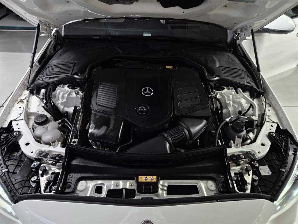 Mercedes Benz C Class - Vista 5