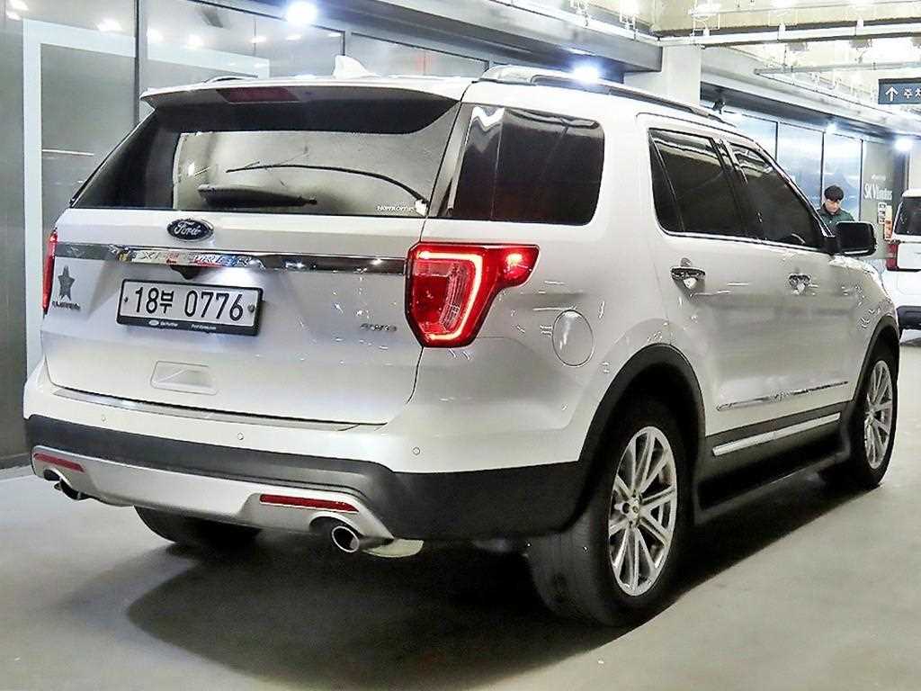 Ford Explorer - Vista 4
