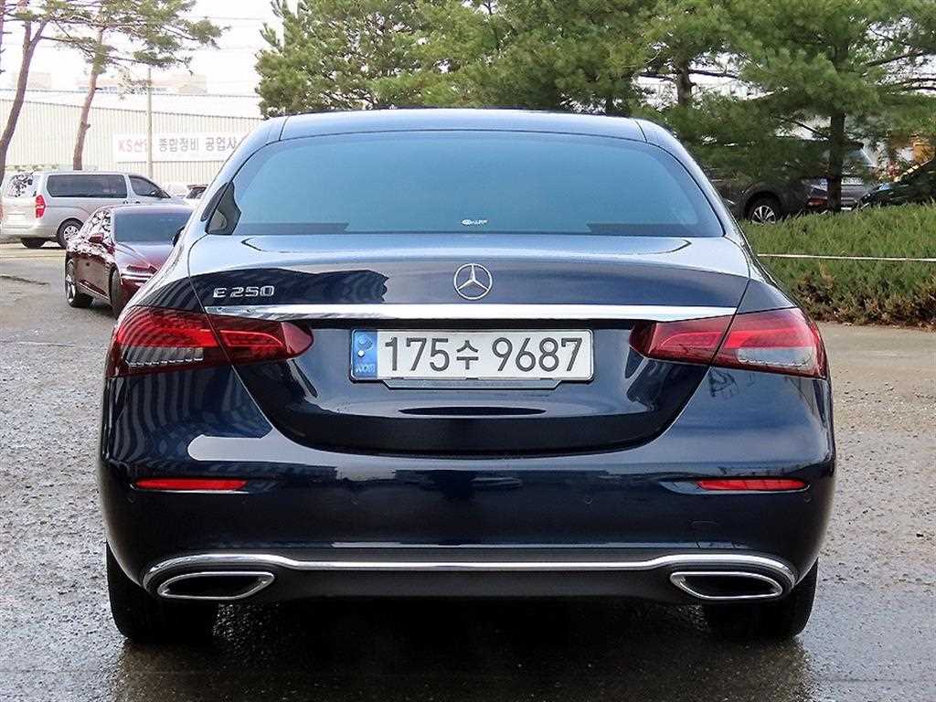 Mercedes Benz E class - Vista 4