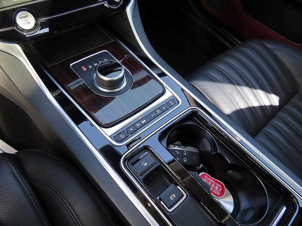 Jaguar XF - Vista 11