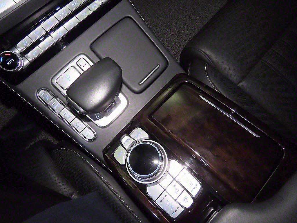 Genesis G90 - Vista 12