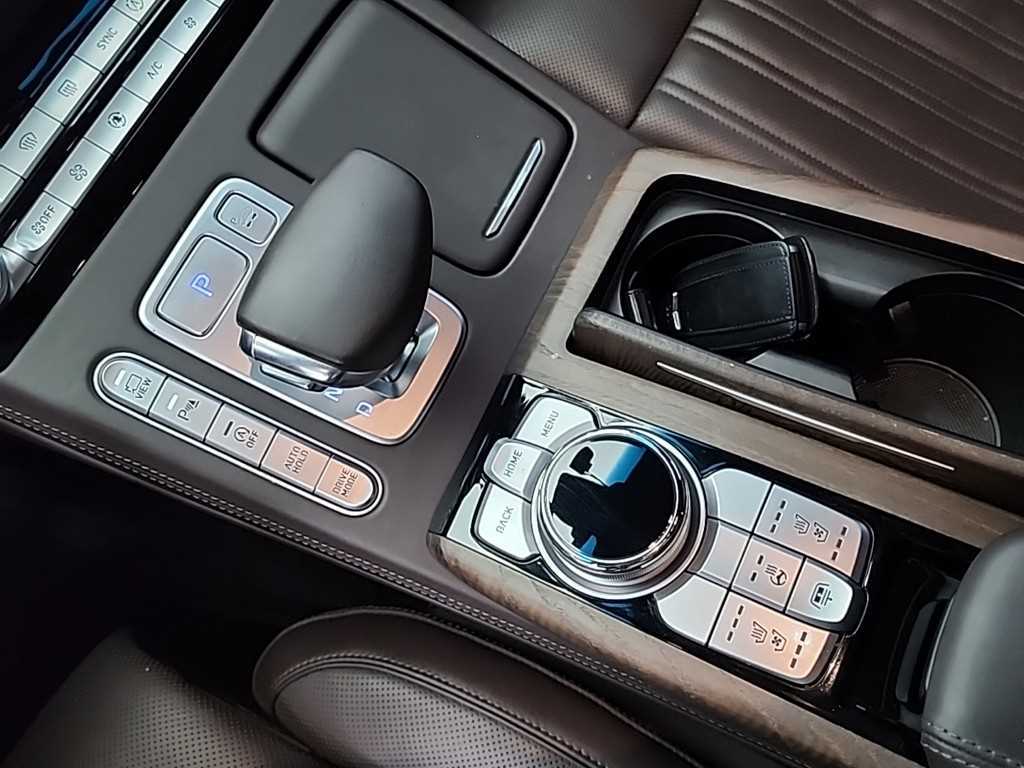 Genesis G90 - Vista 8