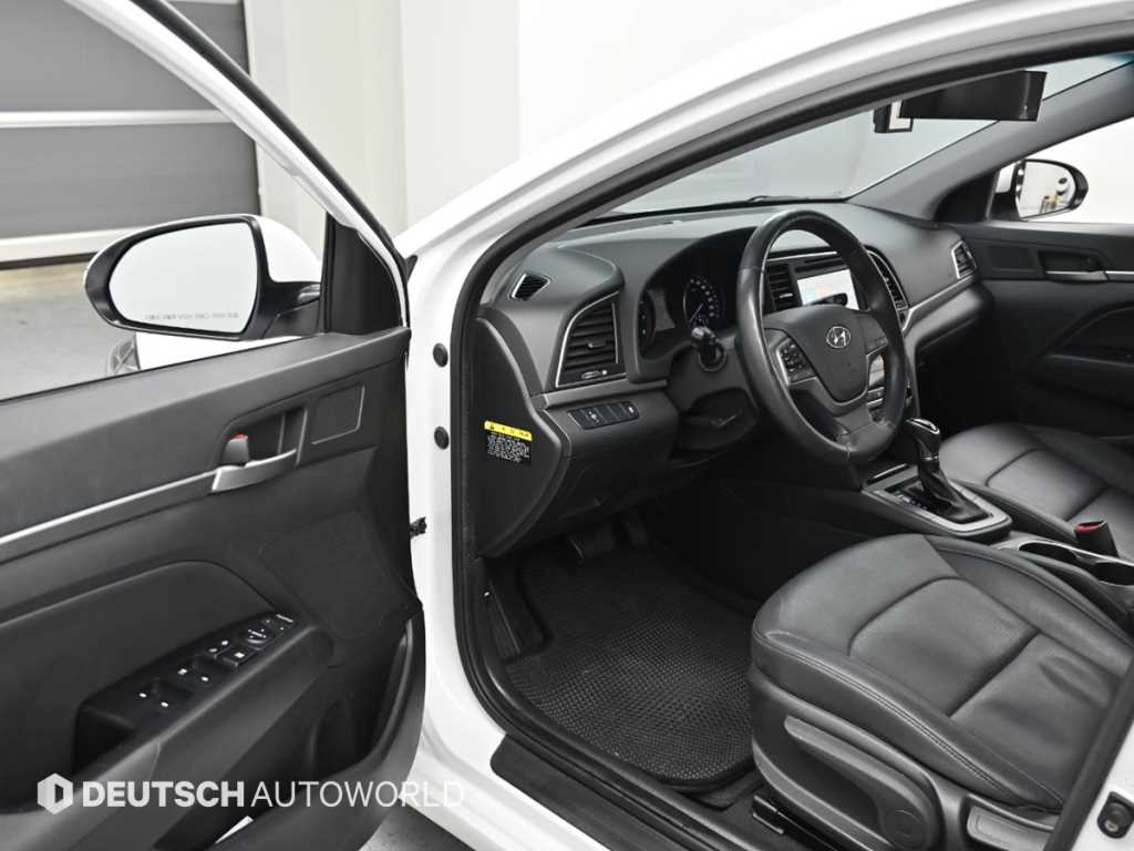 HYUNDAI Avante - Vista 11